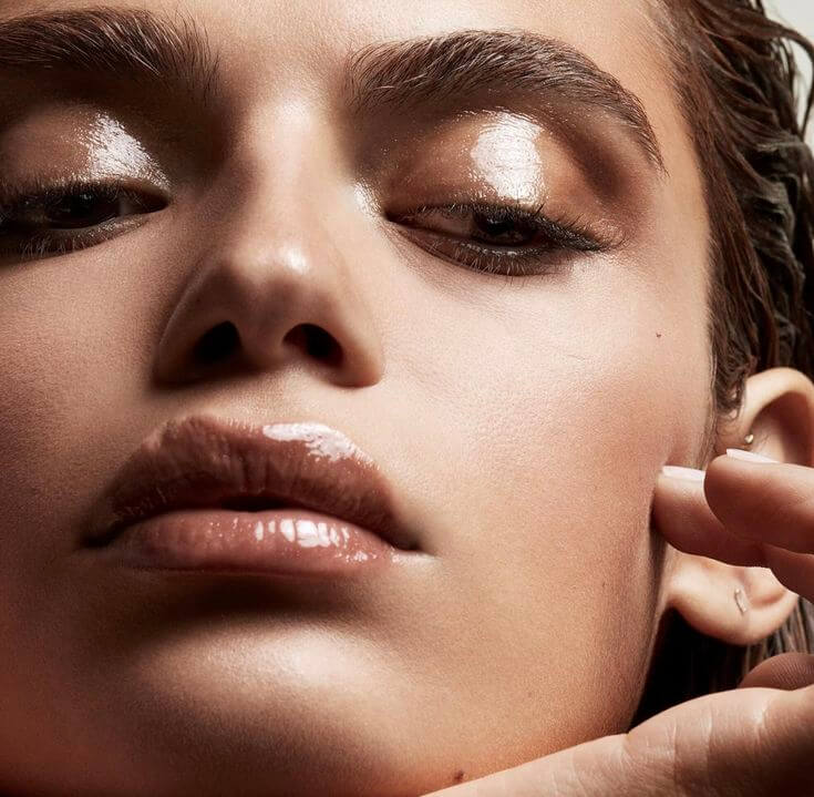 The Perfect Finish for Deep Awesome (Deep Tone) Lips: Deep Berry Lip Gloss! Fenty Beauty Gloss Bomb Universal Lip Luminizer Hot Chocolit