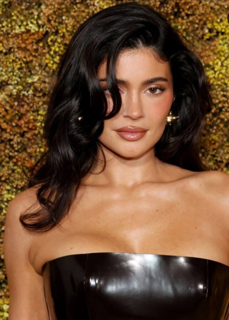 Best Foundations for Dark Autumn Personal Color: Enhance Your Natural Warmth Kylie Jenner dark autumn makeup