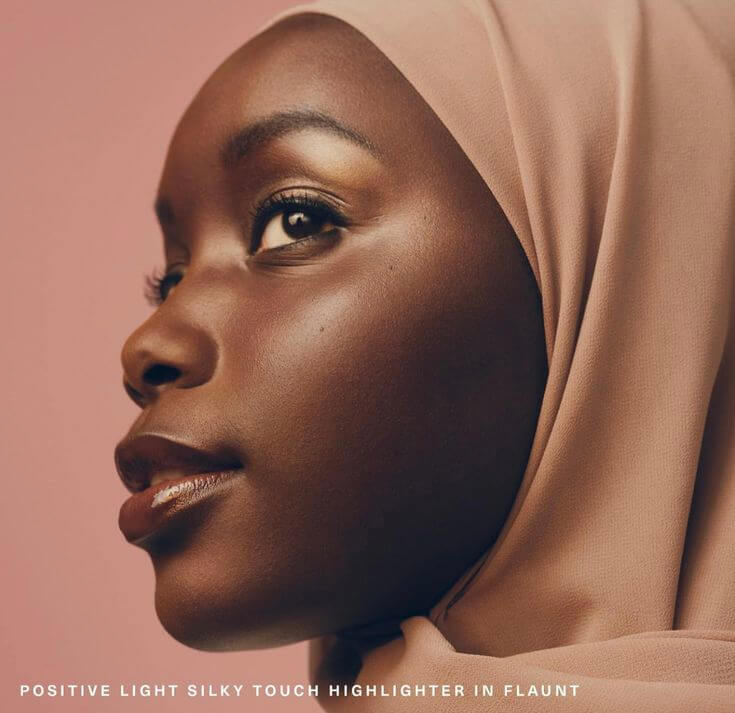 Deep Autumn Glow: Golden Highlighter Makeup Look Rare Beauty Positive Light Highlighter Flaunt