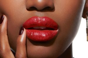 BEAUTY TREND IN 2020  3. Ball-Drip lip Makeup