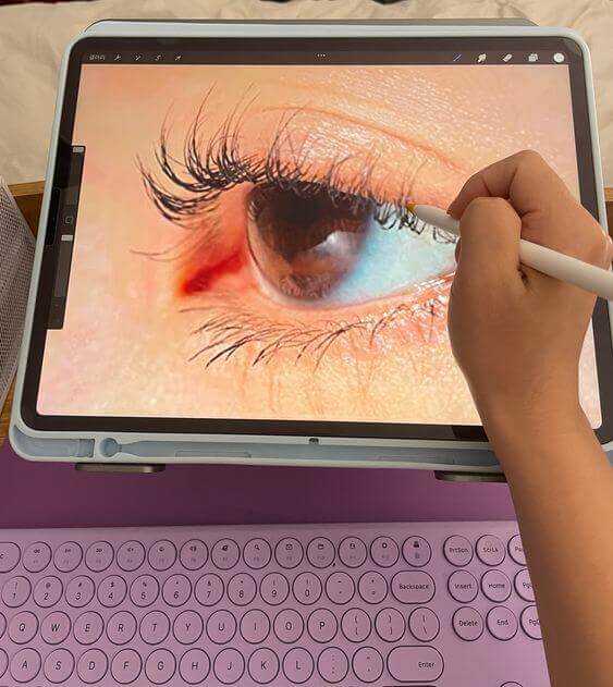 The best 3 iPad, laptop stand  2021 1. laptop, and iPad stand for drawing  Nulaxy Ergonomic Laptop Stand for Desk it's really convenient to draw work with a 12.9-inch iPad with iPad rubber case. 