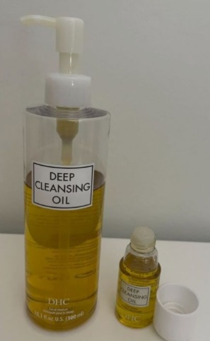 DHC Deep Cleaning Oil Review I've used other cleansing oil products a lot, and I think it's the best cleansing oil, to the extent that it's eventually used as a product again.