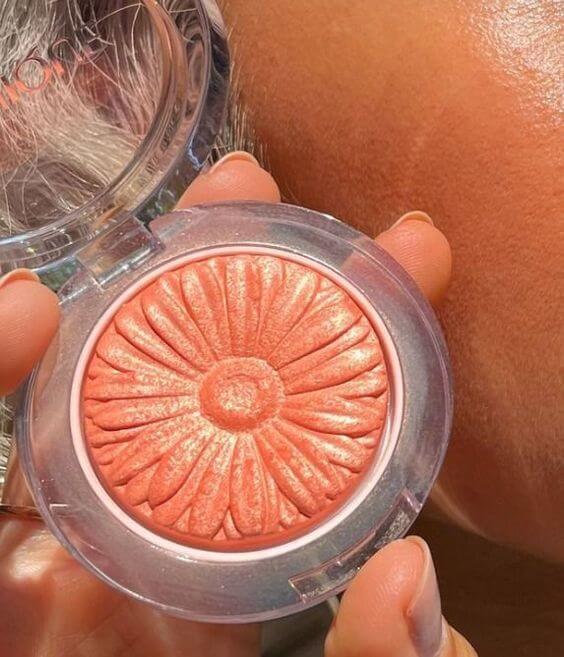 7 Best Baked blush in 2021 Clinique Cheekpop Blush comes in many colors and is all baked blush. Even if you use this after applying powder after base makeup, you can see the natural color and radiance of your skin as if you were using a cream blush. 