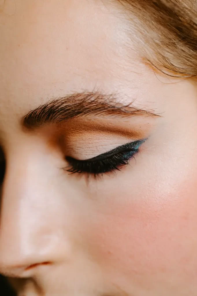 2022 beauty trend:Colorful eyeliner