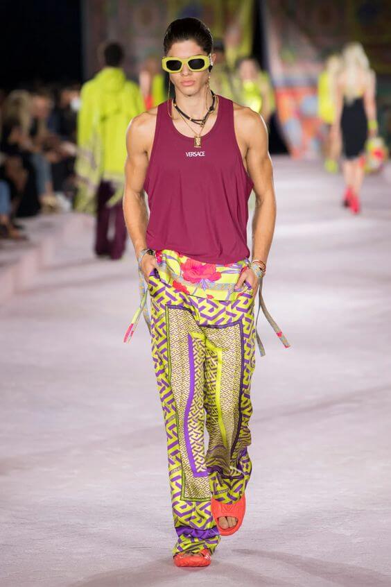 -versace/stories/fashion shows ss 2022 men