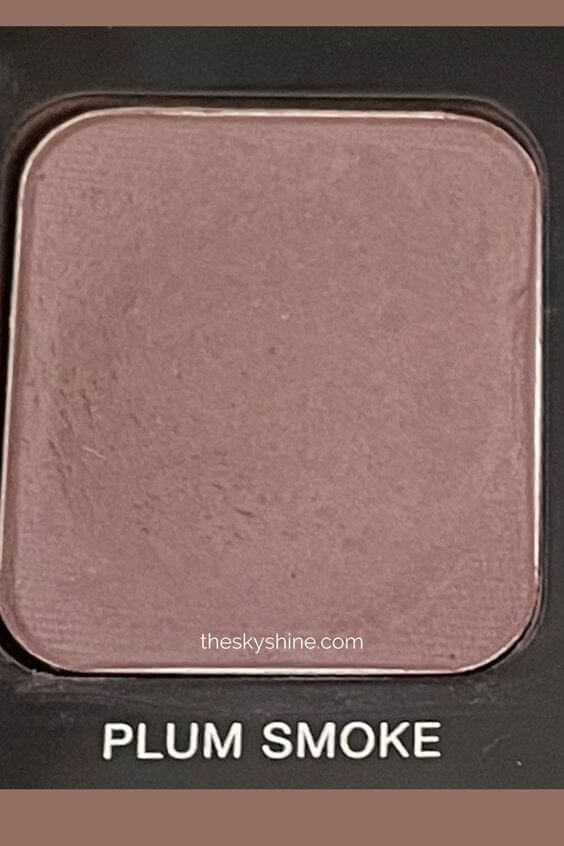 Eyeshadow: Laura Mercier plum smoke Review Laura Mercier plum smoke is a smokey amethyst color. This matte eyeshadow provides excellent adhesion and provides a soft, smooth finish. 