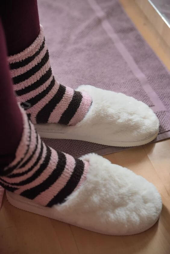 12 Best Women Slippers: Fuzzy Fluffy 2022 1. Round toe design Fuzzy Fluffy Indoor & Outdoor Slippers