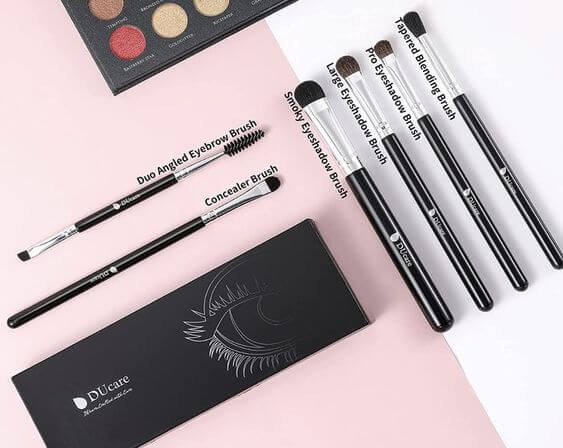 Eyeshadow: Bobbi Brown Woodrose Review Eye makeup products that make the colors stand out  Best eyeshadow brush for all over eyes application Blending eyeshadow brush