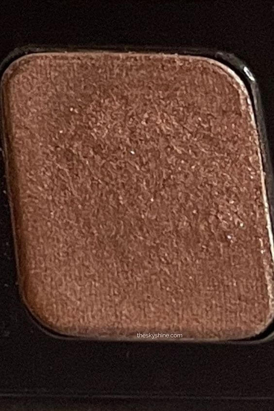 Eyeshadow: LAURA MERCIER Burnished Bronze Review Laura Mercier Eyeshadow Burnished Bronze is a luxurious and atmospheric makeup look. It's one of the colors that goes well with every season and every skin tone.
