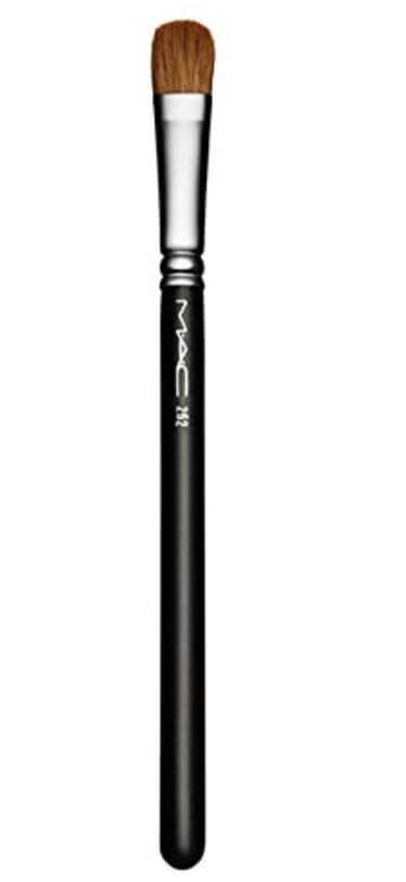 Best eyeshadow brush for all over eyes application MAC Large Shader Brush 252