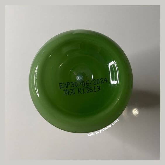 Innisfree Balancing Emulsion Review Oil skin 3. How to check the expired of use If you look at the bottom of the bottle, the expiration date is written.
