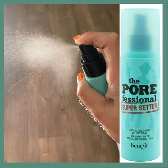 Benefit the professional super setter Review 1. Color & Texture & Scent Benefit The POREfessional Super Setter is a transparent color and has lightweight mist with a matte finished.