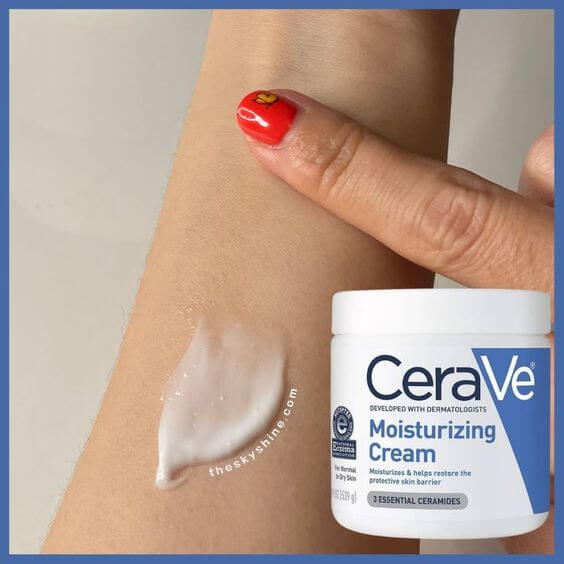 Cerave Moisturizing Cream 1. Texture & Absorption & Scent It is a soft formulation that absorbs in five minutes and doesn't feel sticky or greasy at all (oil free).