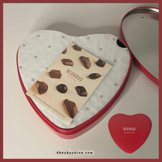 Neuhaus RED METAL HEART BOX Review 2. Ingredients (2023) milk chocolate (sugar, whole milk powder, cocoa mass, cocoa butter, emulsifier: soy lecithins, flavour), dark chocolate (cocoa mass, sugar, butter oil (milk), cocoa butter, emulsifier: soylecithins, flavour), hazelnuts, sugar, white chocolate (sugar, cocoa butter, whole milkpowder,