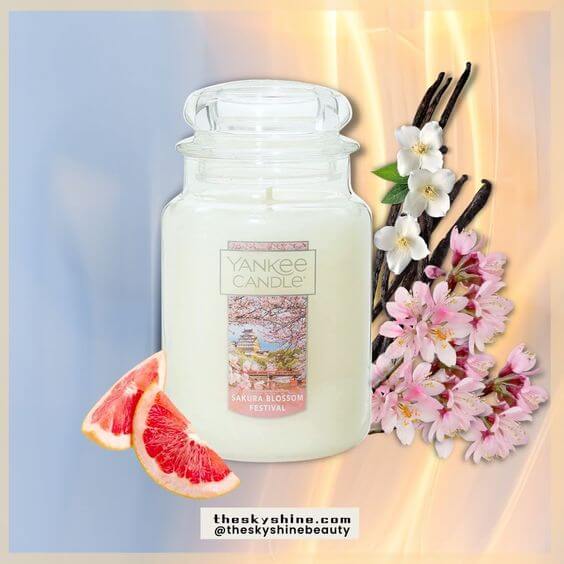 Yankee Candle Sakura Blossom Festival Review: Spring Cozy Home Fragrance 1. The Scent
Yankee Candle Sakura Blossom Festival is a powdery floral vanilla fragrance. It smells like hugging a bouquet of flowers at a cherry blossom festival on a warm spring day