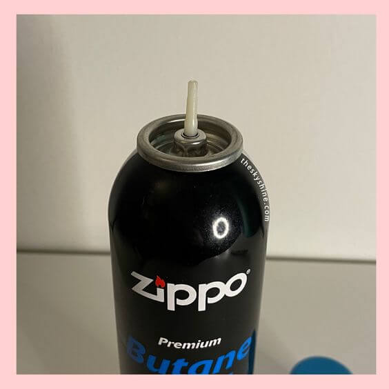 Zippo Butane Fuel Review 1. Design
This is a large size and is a convenient design for storage in a cool indoor place. And the nozzle is pretty hard, so it doesn't break and can be used well for more than a year.