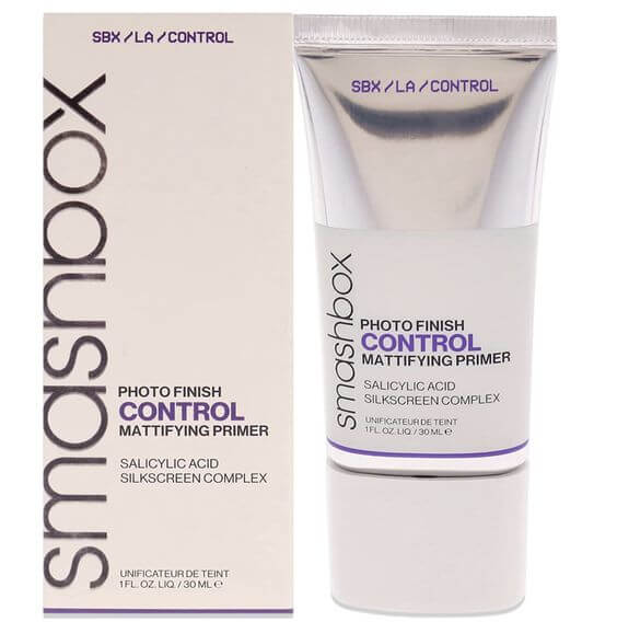 Top 5 Makeup Primers for Summer The Smashbox Photo Finish Control Mattifying Primer is the perfect option for oily skin base makeup in summer. It provides oil control, fills in large pores, and has a matte finish all day.