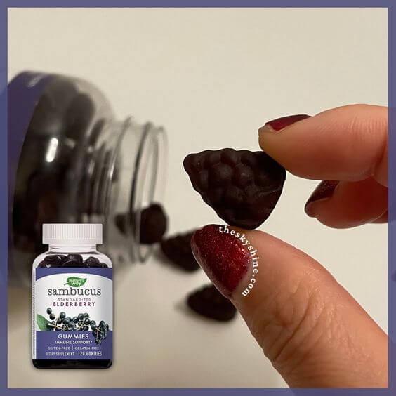 Nature's Way Sambucus Elderberry Gummies Review 1. Taste & Gummy Form These gummies smell very sweet as soon as you open the plastic lid and tastes very sweet and delicious berry. 