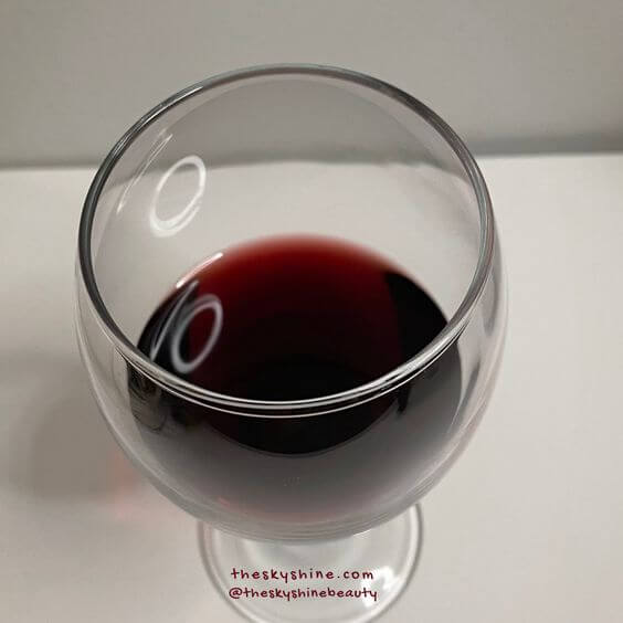 Ruffino Chianti 2021 Review: Casual Red Wine 3. Pros and Cons of Ruffino Chianti Pros: Best for red wine beginner and casual drinkers,
Rich and vibrant fruits flavors, Well-balanced acidity and tannins
Cons: Some may find it slightly acidic for their preference