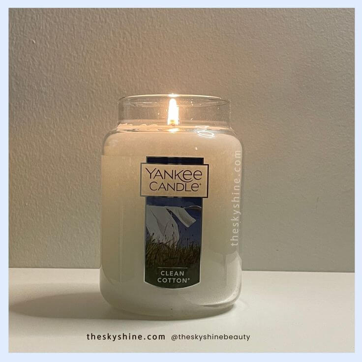A Review of Yankee Candle Clean Cotton: The Fresh and Clean Scented Candle The Yankee Candle Clean Cotton is the perfect product for those seeking a clean and vibrant fragrance. It can be used in any room and can also serve as a subtle decoration in dark places with its soft light.