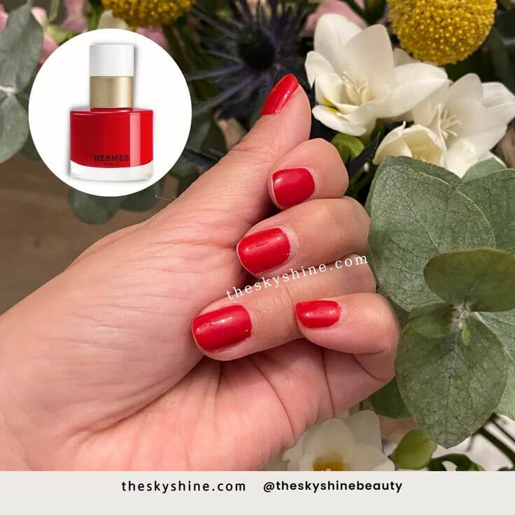 A Review of HERMÈS Nail Enamel 64 Rouge Casaque: A Love Affair with Red 2. How to use Even if you use this manicure alone on the entire nail, it provides a sufficiently minimal and sophisticated feel. And it also goes well with a mix and match of various other colors.