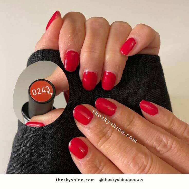 Dive into Glamour Red World: Modelones Gel Nail A1 Ruby Review 2. Nail look The pictures above show the look of the gel nail polish one week after application.