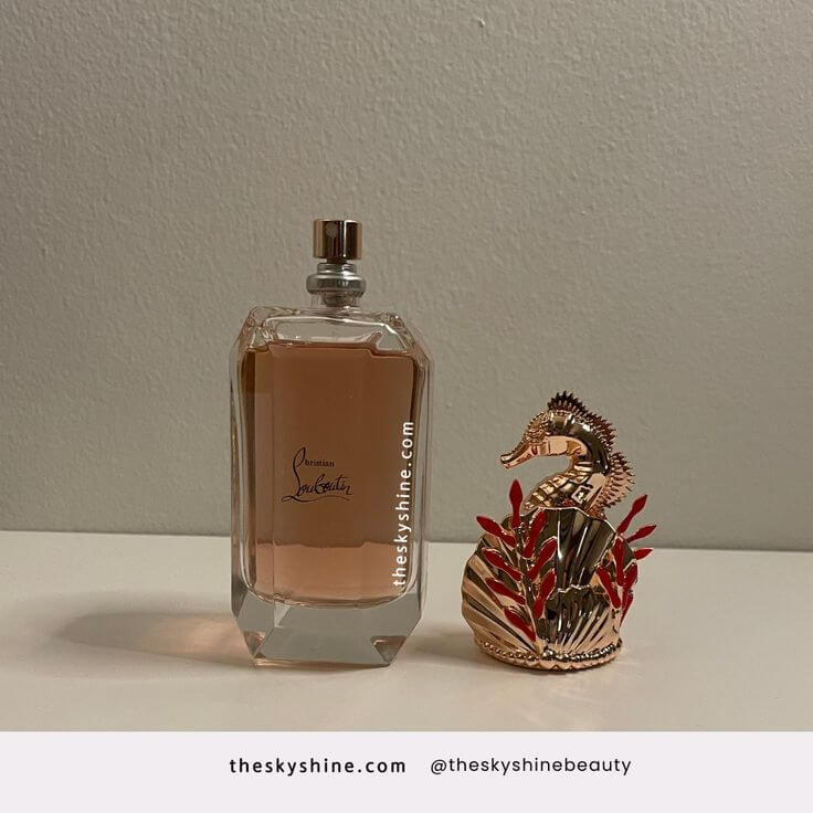 A Review of Loubihorse Eau de Parfum Légère by Christian Louboutin 2. How To Use If you want a more subtle scent to last all day, I recommend spraying it on your wrist and applying the remaining amount to side neck. Personally, I often use the last method because I do not prefer strong scents.
