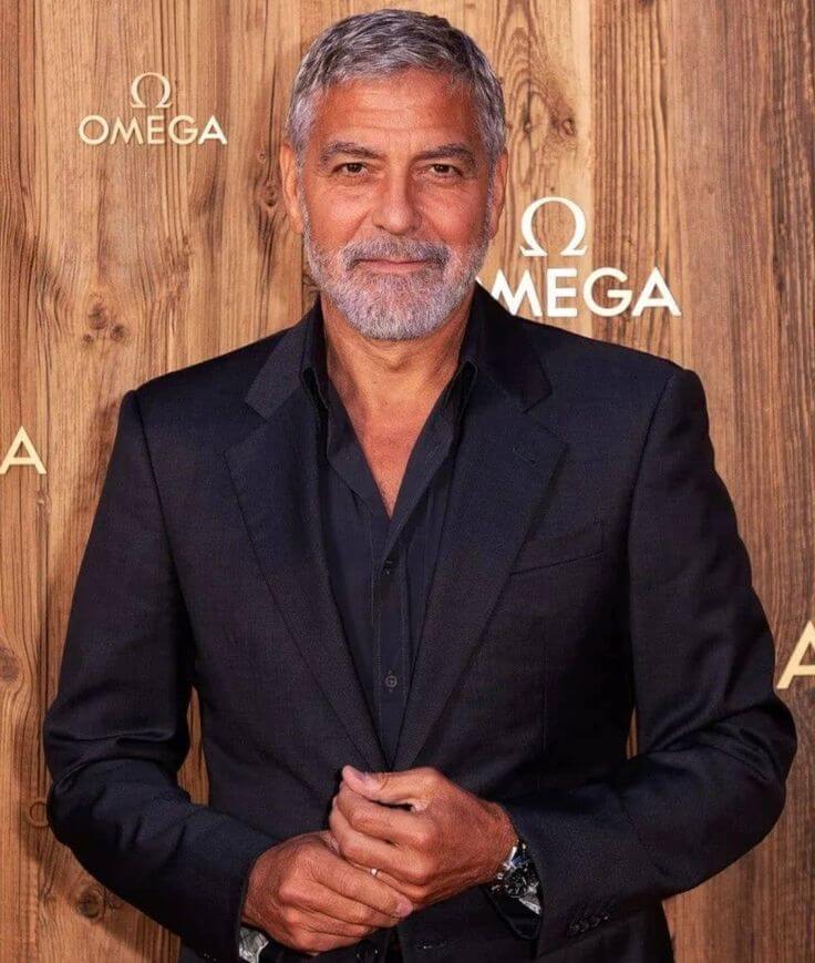 Top 6 Celebrity Beard Grooming Style for Men 6. George Clooney's Suave Grey Beard George Clooney's classic grey beard is a great style that epitomizes elegance and maturity. He keeps his beard well-groomed and neatly shaped.
George Clooney