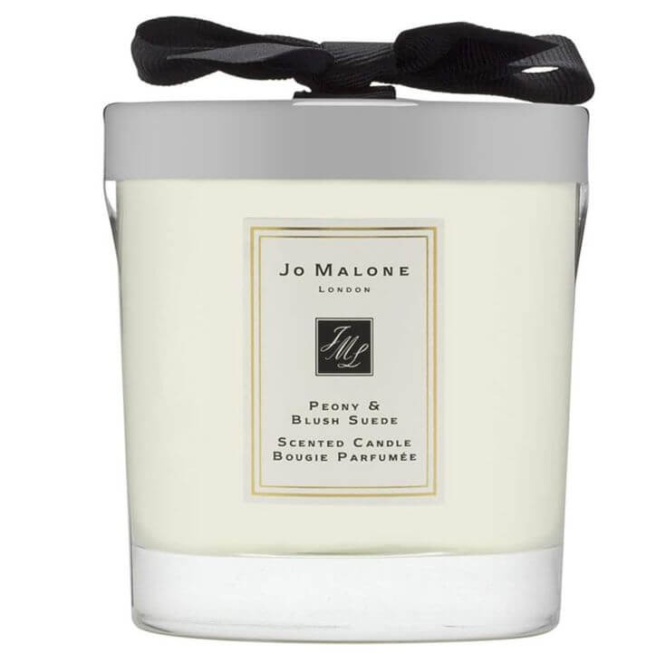 5 Best Romantic Candles to Set the Mood 5. Jo Malone - Peony & Blush Suede This luxurious offering infuses your space with the delightful essence of ripe raspberries, complemented by a sophisticated mood for a truly seductive and romantic fragrance.
Jo Malone Peony & Blush Suede Home Candle 200g 