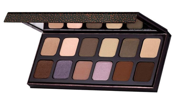 Neutral Territory: Must-Have Eyeshadow Palettes for Every Look 1. Extreme Neutrals Eye Shadow Palette A combination of classic favorites (browns and beiges) and shades from the purple family, this palette is designed for everyday wear, allowing the creation of versatile eye looks. 
Laura Mercier Extreme Neutrals Eye Shadow Palette