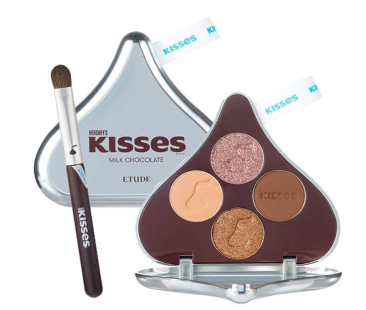 K-Beauty Brown EyeShadow Palettes for Every Skin Tone 4. Milk Chocolate This ETUDE HOUSE mini palette features an array of browns including a matte cocoa shade, glamorous shimmering bronze, and silver glitter, as well as a beige shade.
ETUDE HOUSE Play Color Eyes Hershey's Kisses Brush Kit #1 Milk Chocolate