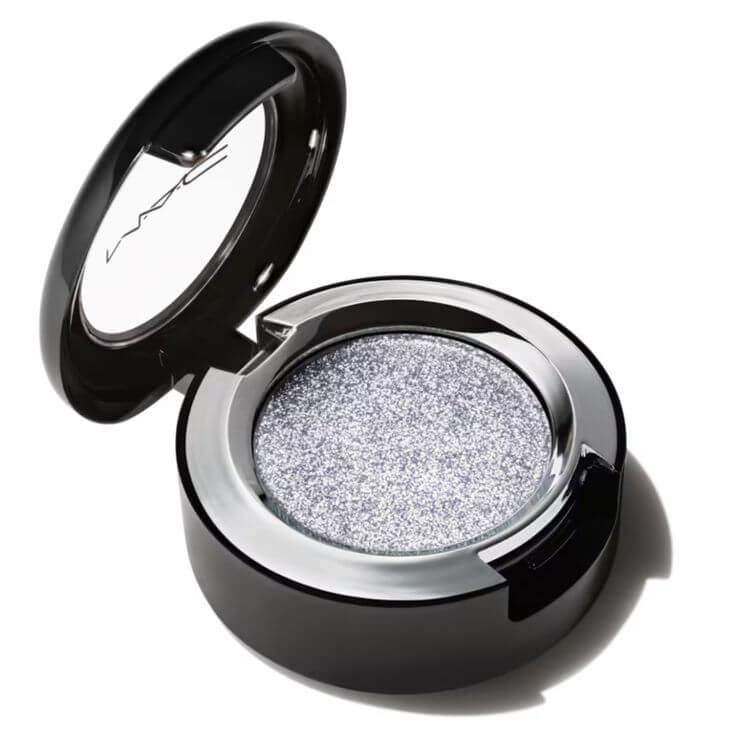 Silver Stunners: MAC’s Must-Have Silver Eyeshadows Get the look: Intense Metallic Effect
Mac Dazzleshadow Extreme -Discotheque 