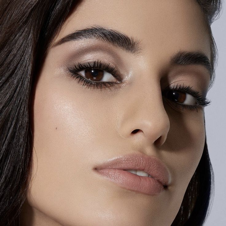 Flattering Beige Eyeshadow Looks for All Complexions 3. Beige Sophisticated Eye Pair beige eyeshadow with a black eyeliner to create versatile day-to-night and luxurious makeup looks.
LANCÔME Hypnose 5-Color Eyeshadow Palette