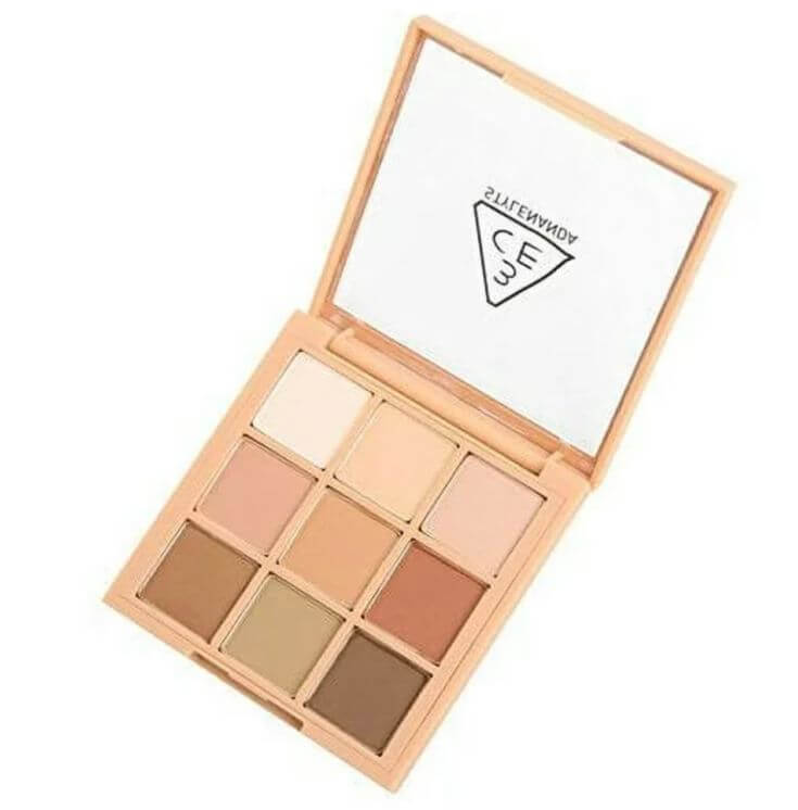 Fair Skin Favorites: Top K-Beauty Neutral Eyeshadow Palettes 1. NEW Mood Recipe Multi Eye Color Palette This palette features warm, soft, and buildable colors, perfect for fair complexions. It offers vibrant and pigmented eyeshadow shades to create a variety of eye looks.
3CE NEW Mood Recipe Multi Eye Color Palette