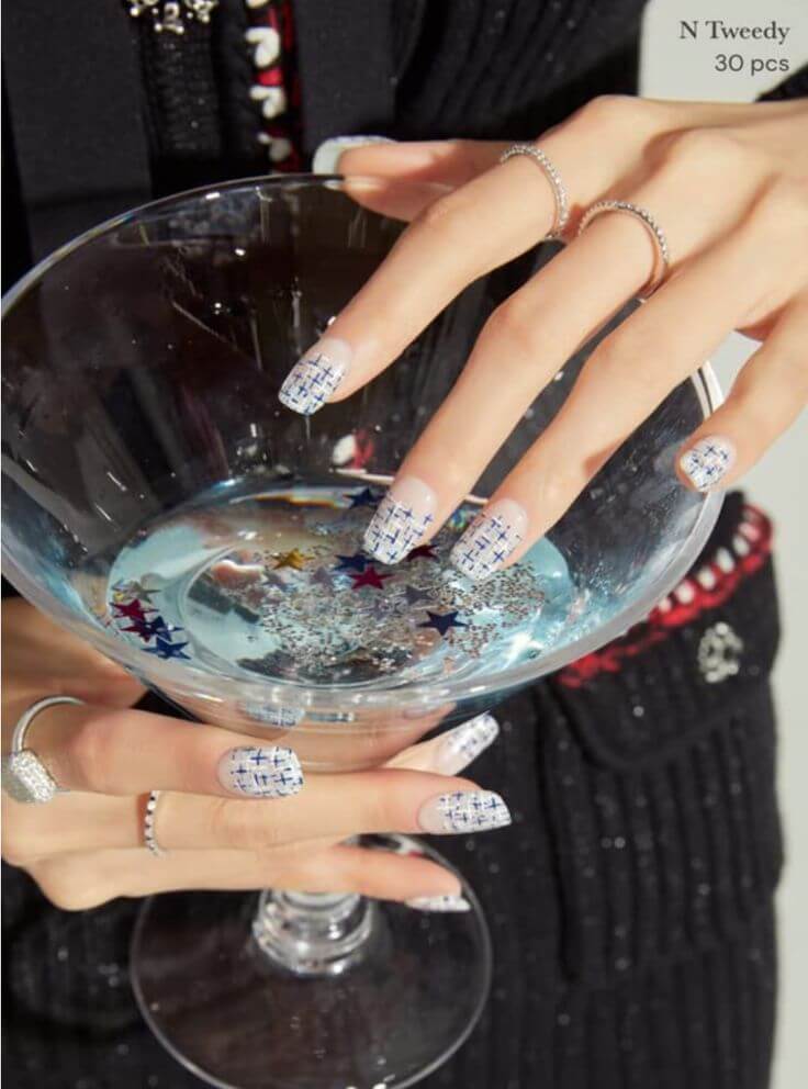 Sophistication Blue: Elevate Your Nails with These 3 Ohora Gel Nail Strips 1. N Tweedy These strips offer a glossy finish in a tweedy pattern, perfect for a modern, chic look. 
Ohora Semi Cured Gel Nail Strips (N Tweedy)