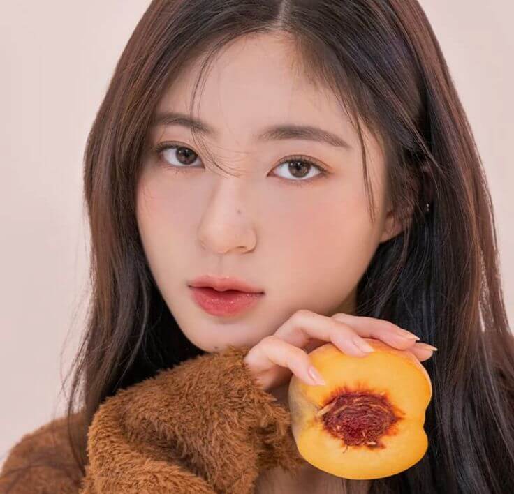 Top 6 Peach Lipsticks from Spring to Winter Romand’s "Mulled Peach" lip gloss offers a pure and calming peach color, perfect for a warm and dewy look.
rom&nd ROMAND Juicy lasting Tint Ripe Fruit Colors (18 MULLED PEACH) 