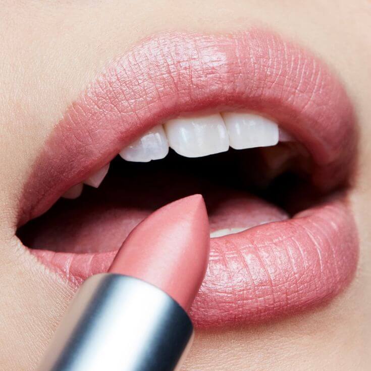 Everyday Nude-Pink Lipsticks You’ll Love 1. MAC Frost Lipstick in Angel
Angel applies smoothly and adds a romantic touch to the lips. Additionally, its slight bright color alone can bring a radiant and lively look to the entire face.
MAC Frost Lipstick Angel