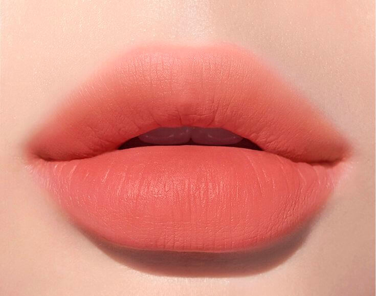 Top 6 Peach Lipsticks from Spring to Winter Peripera’s "022 CENTER PEACH" offers a sheer, natural peach color that’s perfect for a fresh, innocent look.
Peripera Ink Airy Velvet Lip Tint in 022 CENTER PEACH