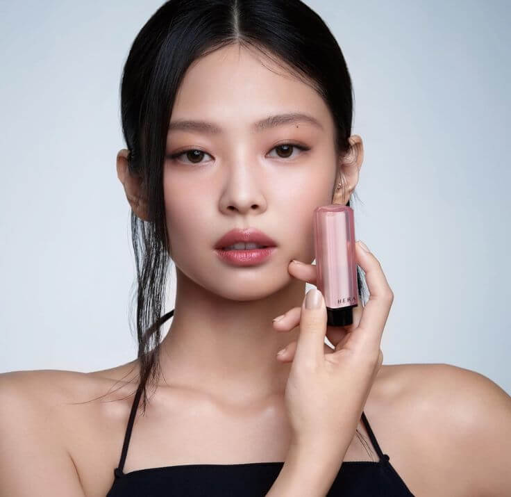 Top 5 Korean Tinted Lip Balms for Radiant Lips Hera Sensual Nude Balm in MUTE PINK (174) is known for its sheer pink tint and effective glossy finish. This tinted balm adds a natural hint of color while keeping your lips moisturized.
Hera Sensual Nude Balm in MUTE PINK (174)