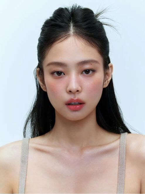 Top 5 Korean Tinted Lip Balms for Radiant Lips Hera Sensual Nude Balm in 356 TEMPTING RED offers a subtle pop of color and a hydrating formula that keeps your lips soft and smooth.
Hera Sensual Nude Balm 356 TEMPTING RED