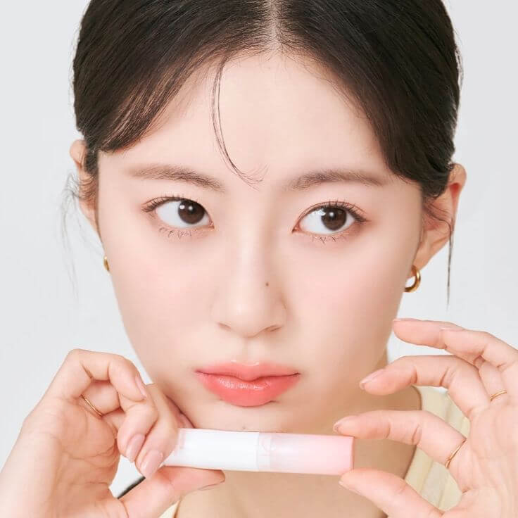 Top 5 Korean Tinted Lip Balms for Radiant Lips Rom&nd Glasting Melting Balm in 08 CORALIA offers a translucent tint and smooth application. Its formula is designed to keep lips moisturized.
rom&nd Glasting Melting Balm 08 CORALIA