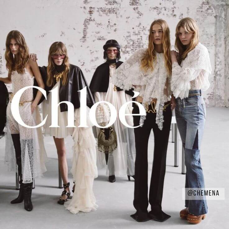 Timeless Elegance: Chloé’s Fall/Winter White Tops 1. GATHERED TOP IN LACE The milky white tone allows you to create a cozy yet feminine look for fall, winter, and spring. Additionally, a great advantage is that it can be easily paired with bags of various colors without limitations.
Chloé Winter 2024 Show