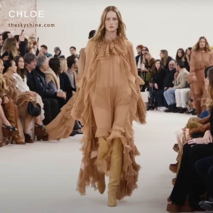 Modern Elegance: Chloé Fall 2024 Ready-to-Wear Collection 2. Flowing Dresses And Chloé's long-length dress offers elegance and a flowing design, providing both comfort and style for this fall season. Moreover, it’s perfect for both casual and formal occasions.
Chloe fall winter 2024 ready to wear