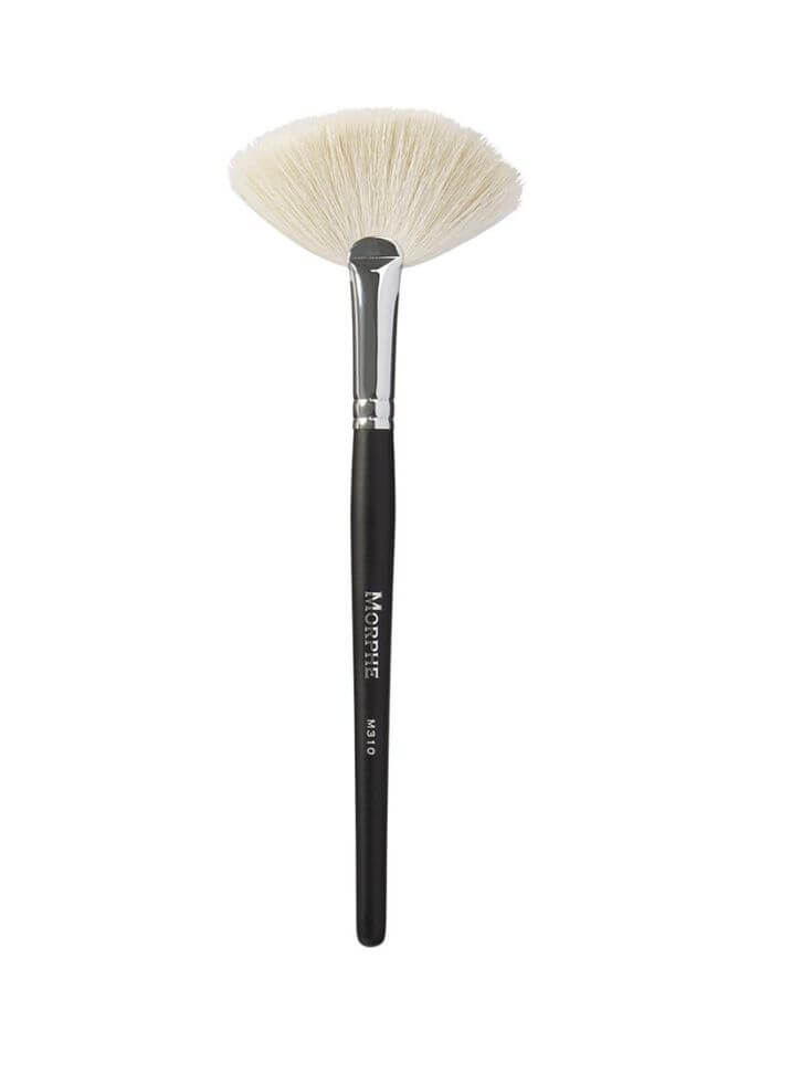 MORPHE M310 - Large Soft Fan Highlighter Brush (1 Count)