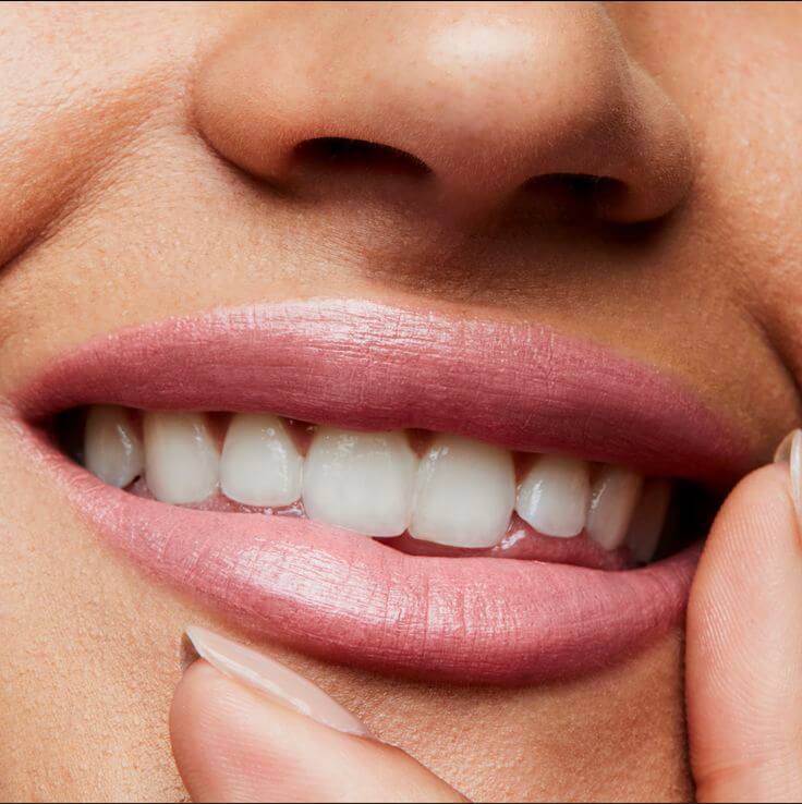 Light Pink-Beige Lips That Complete the Bright Summer Look MAC Frost Lipstick Angel